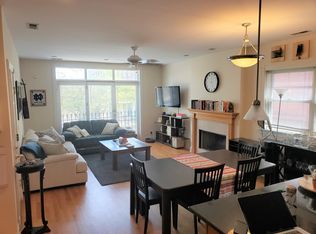 1055 W Wolfram St #11382175, Chicago, IL 60657
