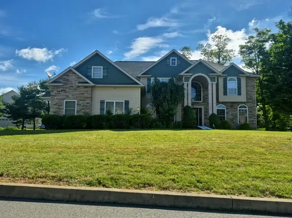 206 Carpenter Hill Rd S, Clarks Summit, PA 18411