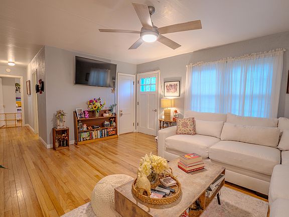 4th image of 812 Seaton Ave