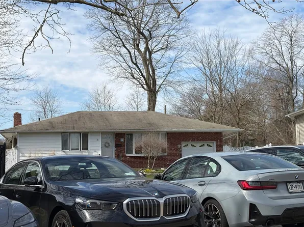 28 Marie Ct, Commack, NY 11725