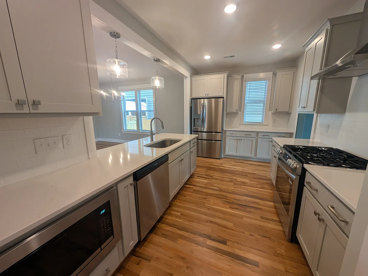 3 bed, 2241 sqft, $2,549 — Photo 3