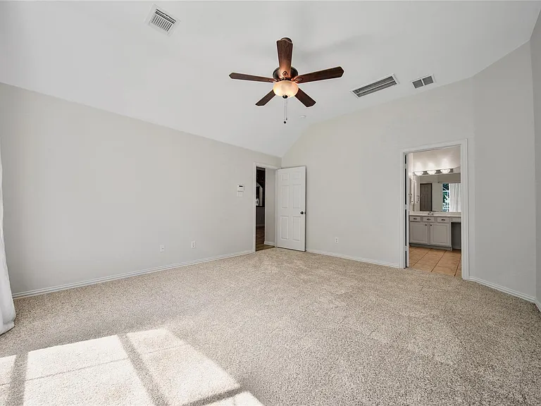 14 Beauty Bower Pl — Photo 22