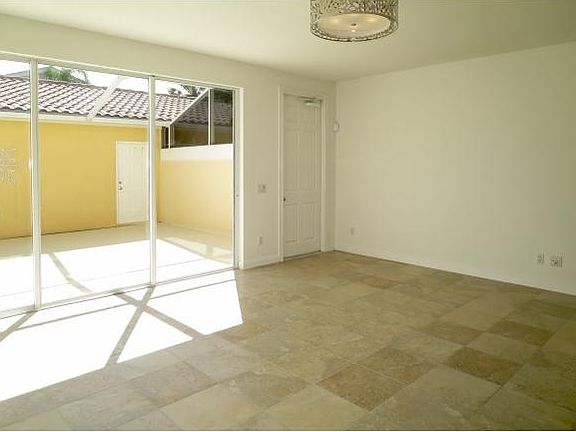 Living room to Lanai