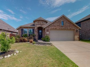 733 Ravenwood Dr, Saginaw, TX 76179