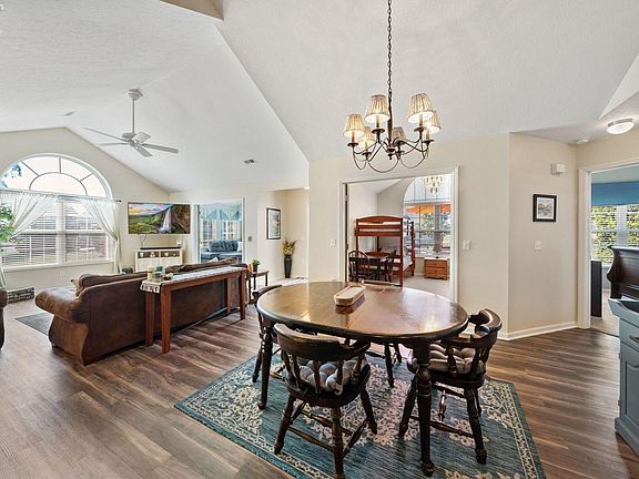 5th image of 2715 N Canterbury Cir #B