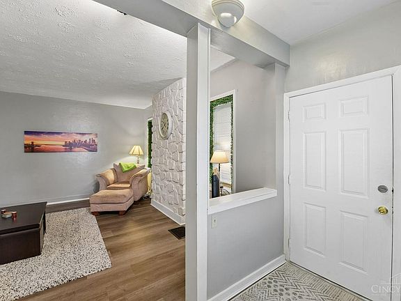 4th image of 738 Enright Ave