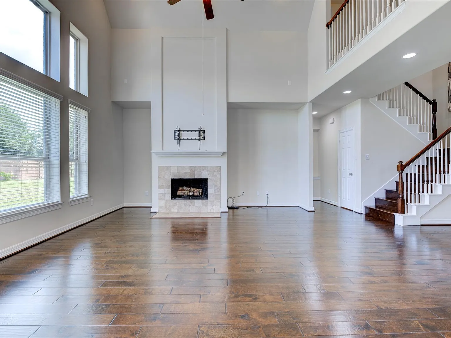 4 bed, 3.5 bath, 3541 sqft, $3,650 — Photo 2