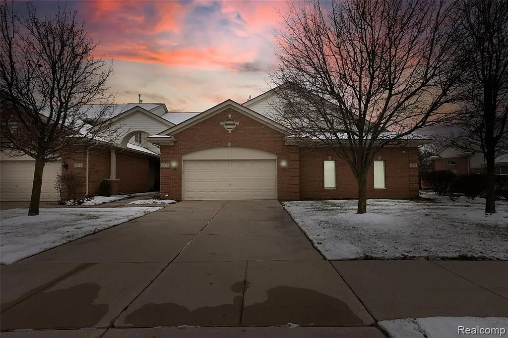 3 bed, 2.5 bath, 1855 sqft, $2,990 — Photo 3