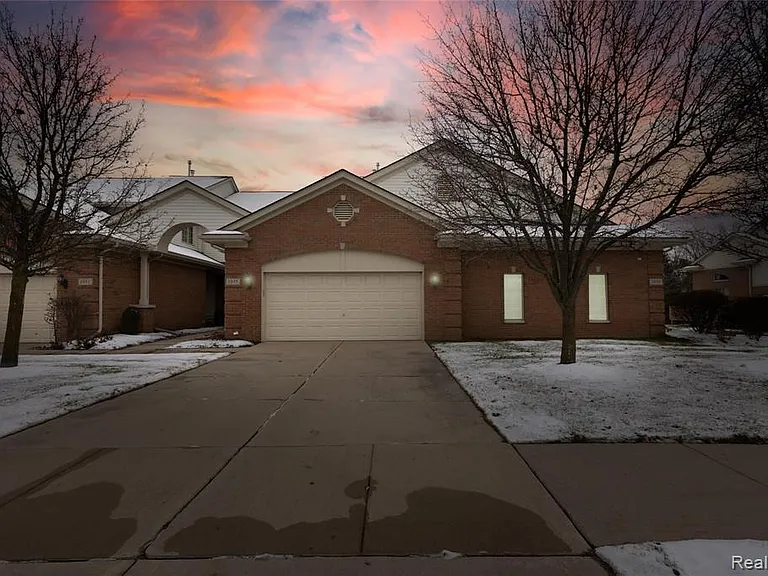 1035 Maya Ct — Photo 2