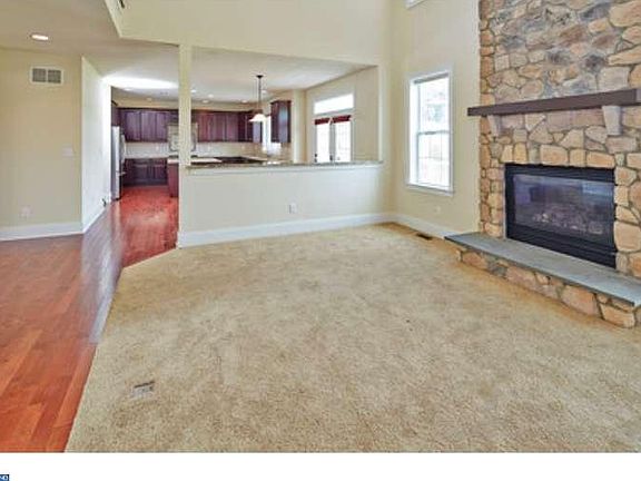 3rd image of 418 Arcadia Way