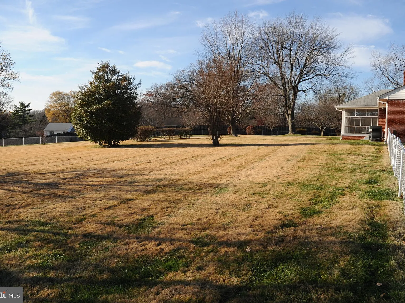 6 bed, 3.0 bath, 4480 sqft, $4,200 — Photo 4