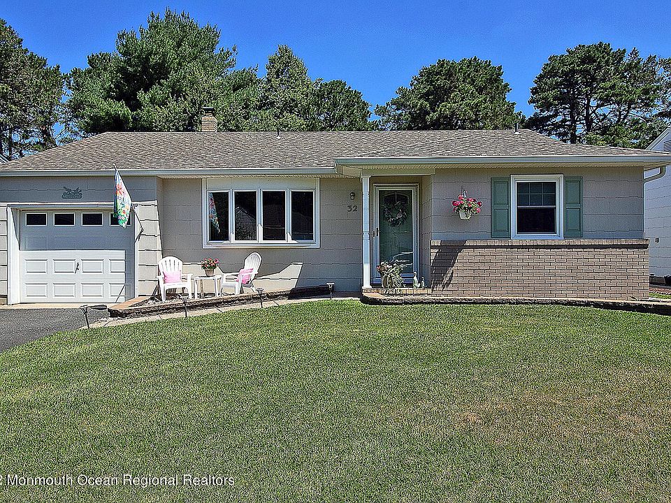 1st image of 32 Caldwell Dr