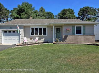 32 Caldwell Dr, Toms River, NJ 08757