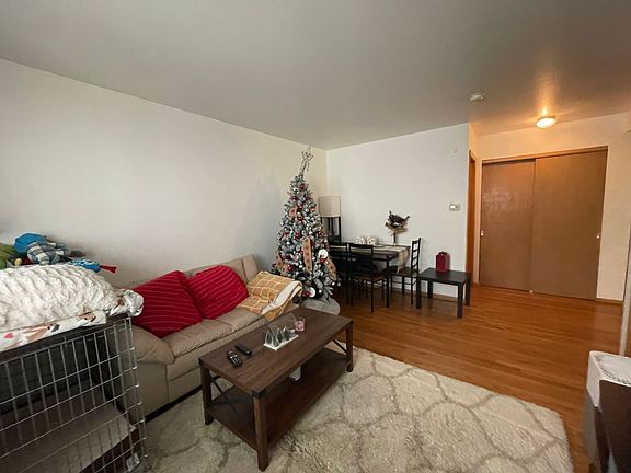 5th image of 1466 N Farwell Ave #18