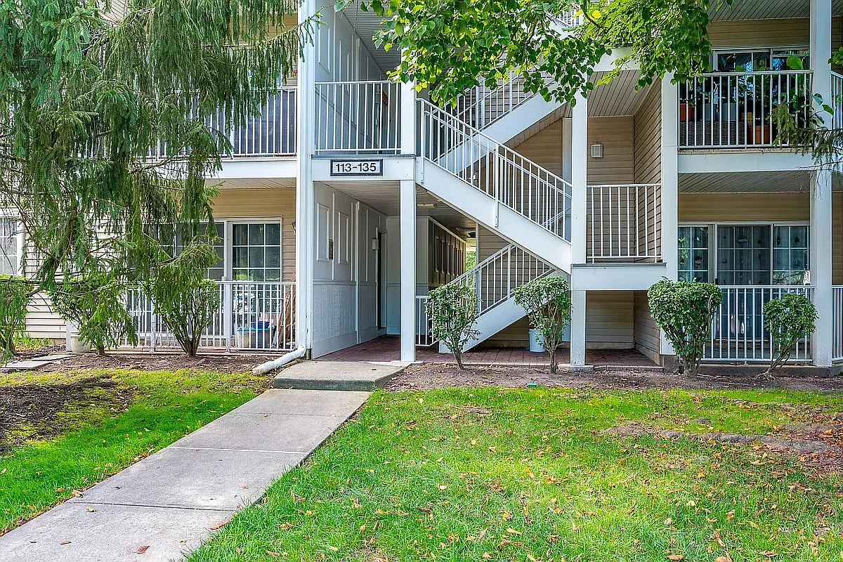 2 bed, $2,300 — Photo 1
