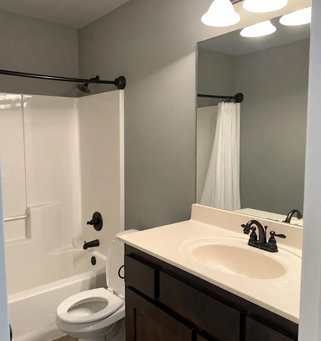 4 bed, 2.5 bath, 1830 sqft, $2,200 — Photo 4