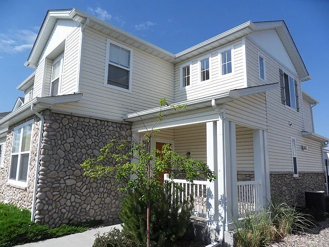 Beautiful Townhouse in Stetson Hills! — Photo 1