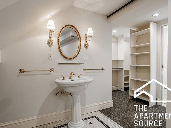 3rd image of 2222 W Shakespeare Ave #1F
