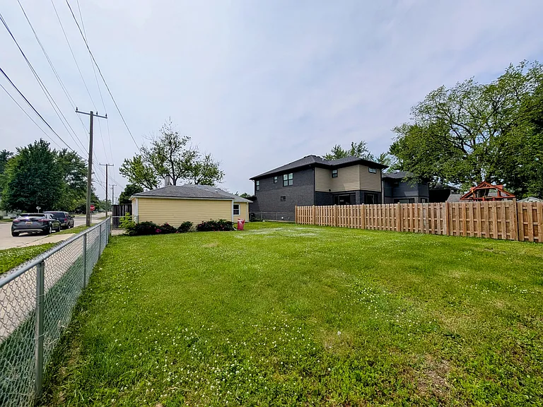 4302 Mandalay Ave — Photo 24