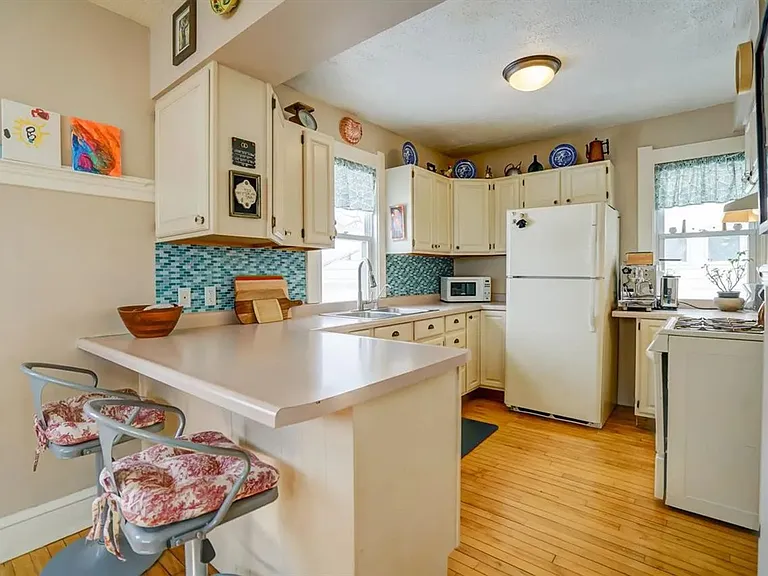 2514 E Johnson St — Photo 11
