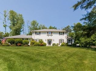 7 Longwood Rd, Salem, NH 03079