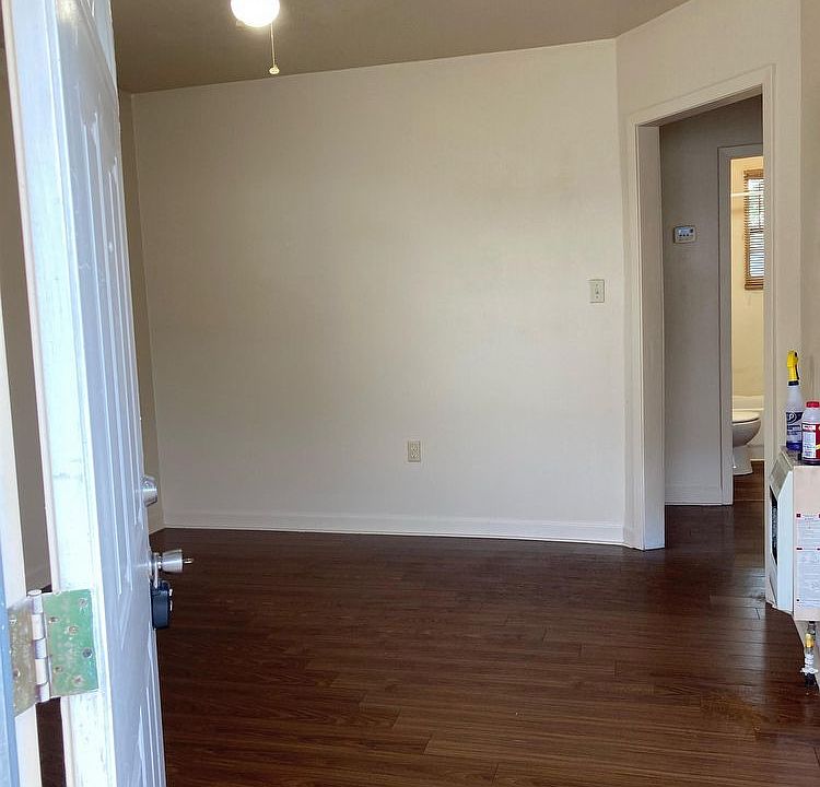 1st image of 3707 Mistletoe St