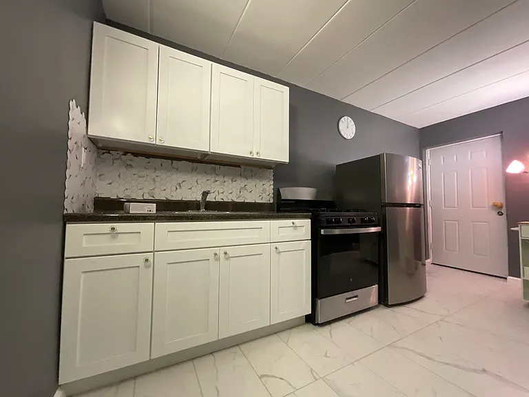 107-15 154th St #BASEMENT — Photo 2