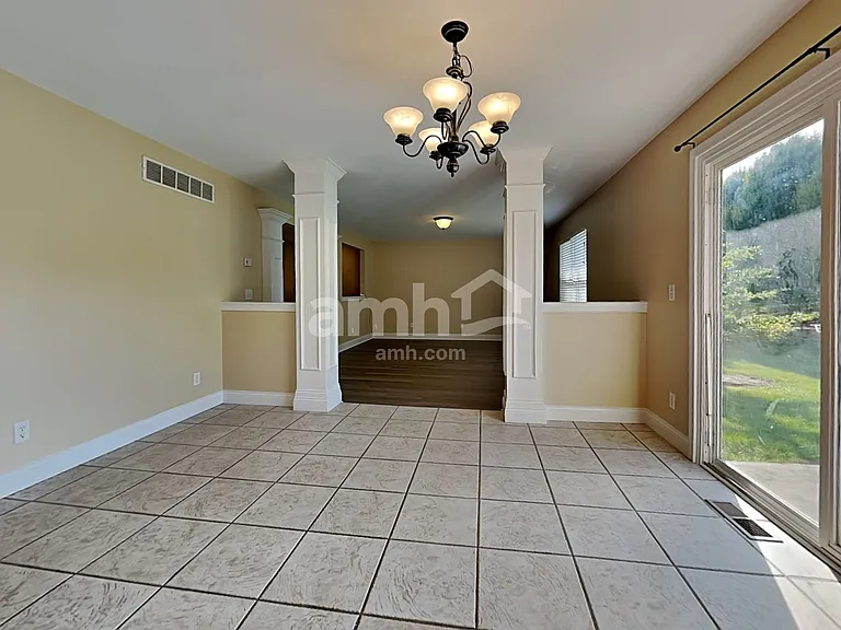 2210 Scheper Ct — Photo 7