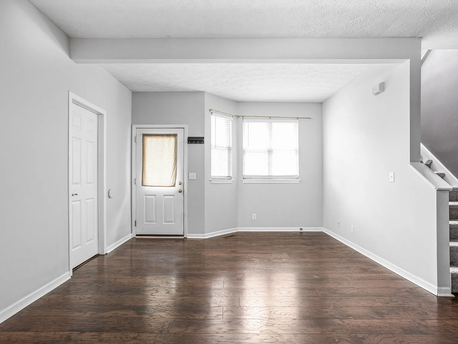 3 bed, 2.5 bath, 1501 sqft, $2,350 — Photo 2