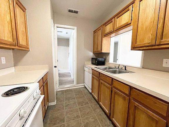 5th image of 411 N Carroll Blvd