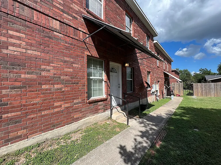 1105 N Cuernavaca Dr #B — Photo 16