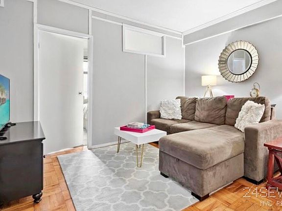 3rd image of 333 E 46th St #16-2
