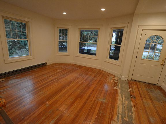 Livingroom. Hardwood floorwill be refinished before rental