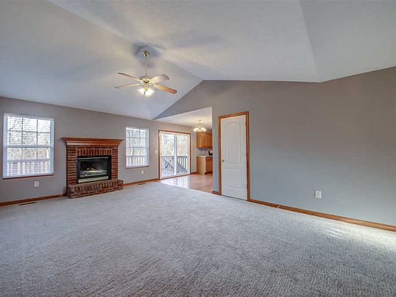 3rd image of 2172 Glenview Dr