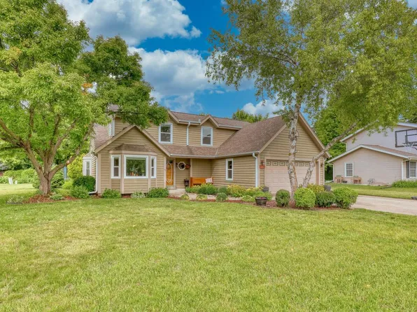 W227N2527 Meadowood LANE, Waukesha, WI 53186