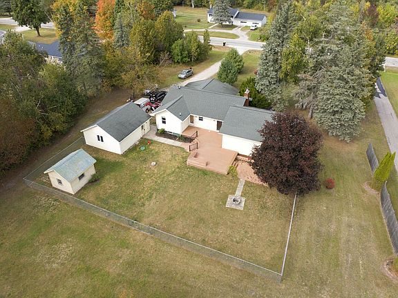 3rd image of 2826 Vanyea Rd