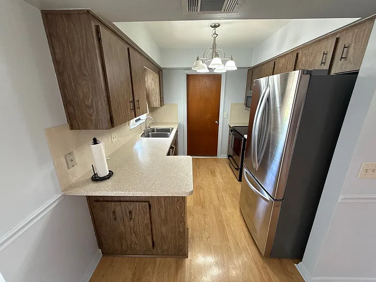8215 W Cecil Ln — Photo 5