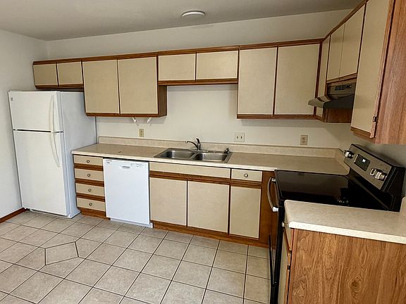4th image of 121 Clearwater Ct
