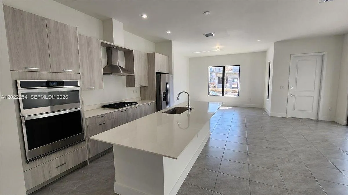 4 bed, 3.0 bath, 2374 sqft, $5,980 — Photo 1