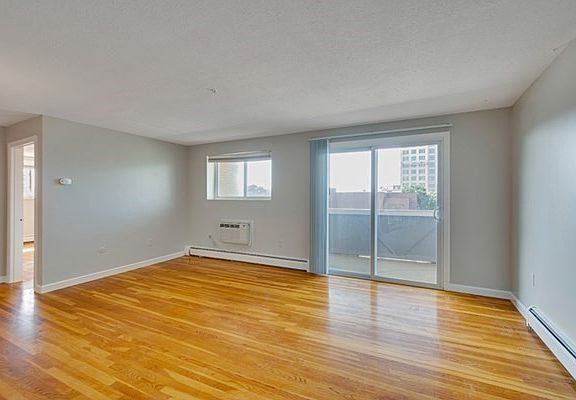 4th image of 91 Washington St Unit 23