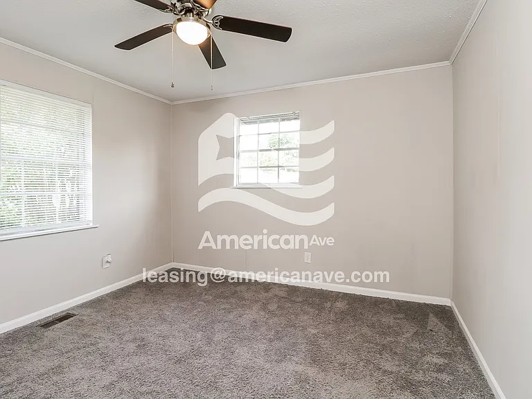 590698_010_bedroom_11.jpg