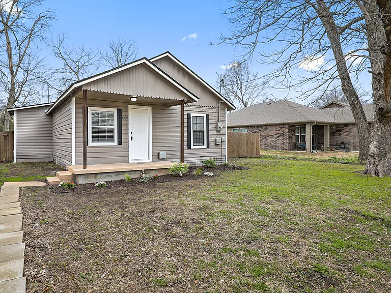 1009 Oak St — Photo 15