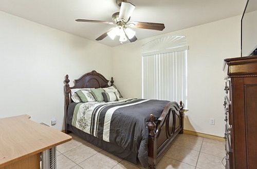 5th image of 809 Bunker Ave