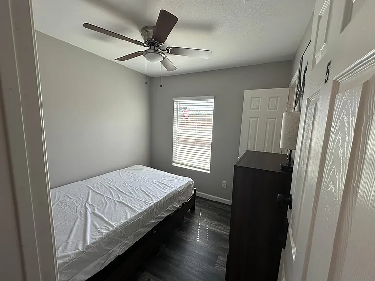 Colonial Ave — Photo 2