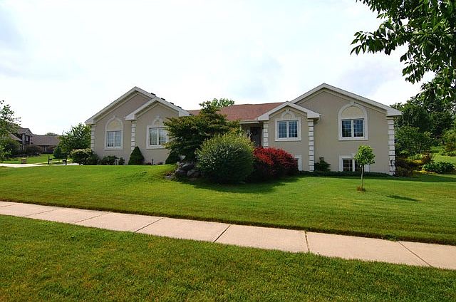 1st image of 8702 Fairway Oaks Dr