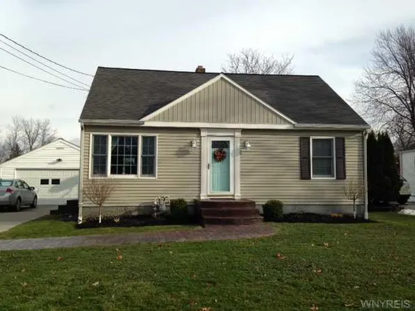 5743 Walden Dr, Lake View, NY 14085