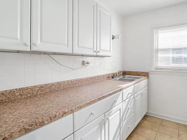 3256 Indianola Ave — Photo 8