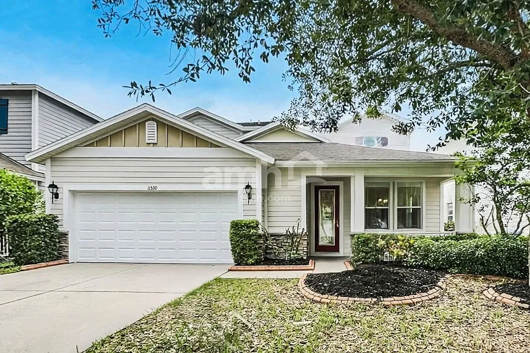 4 bed, 3.5 bath, 2580 sqft, $2,720 — Photo 1