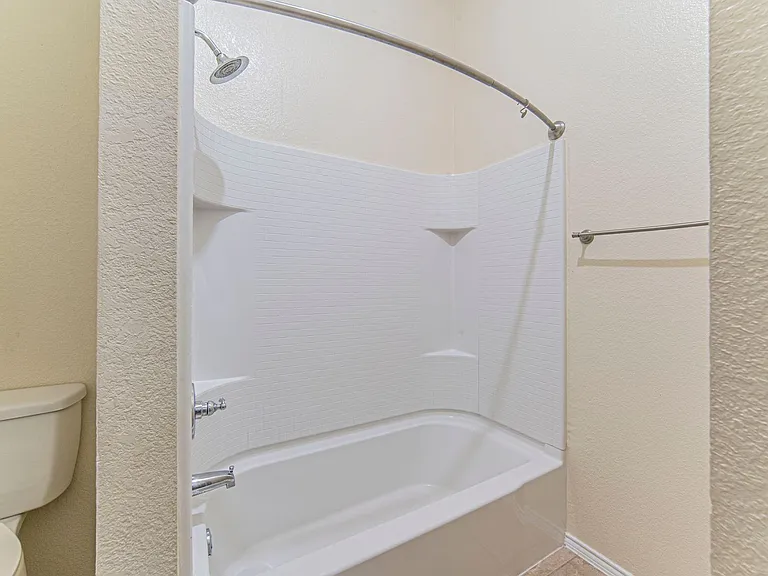 8036 Branch Hollow Trl — Photo 16