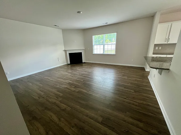 2020 Navarro Rd — Photo 3